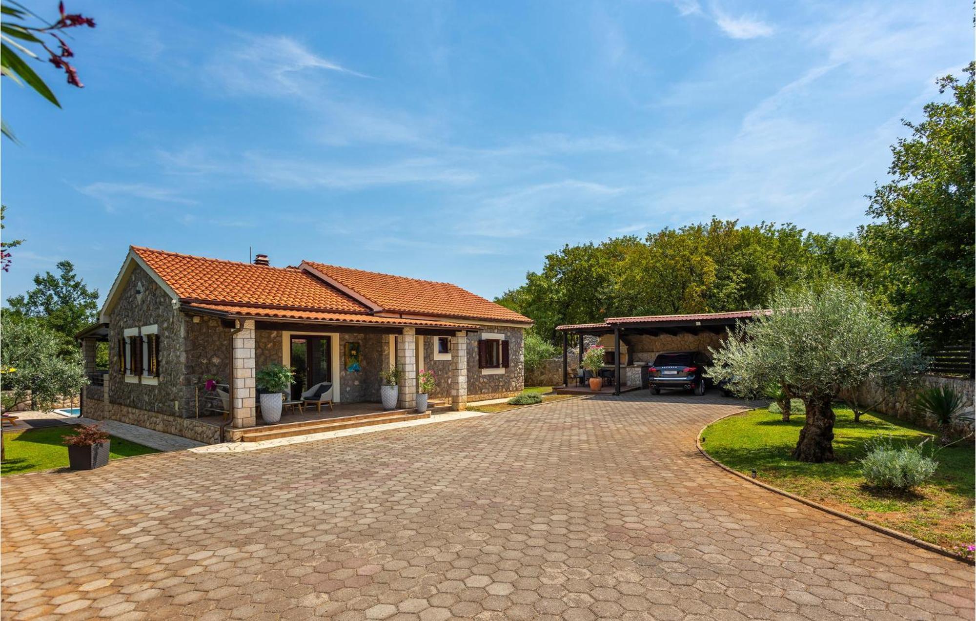 Nice Home In Lakmartin With Outdoor Swimming Pool Exterior foto